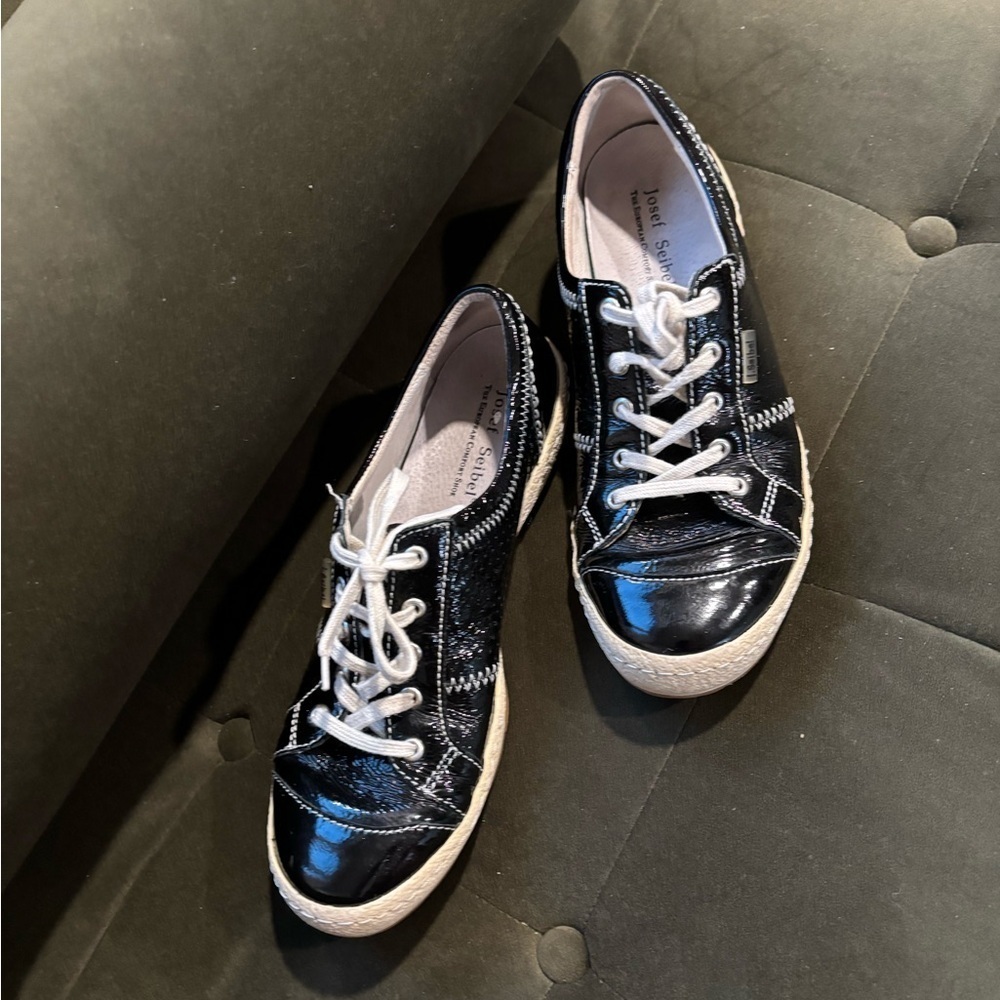 Josef Seibel black patent leather lace up shoe size 38